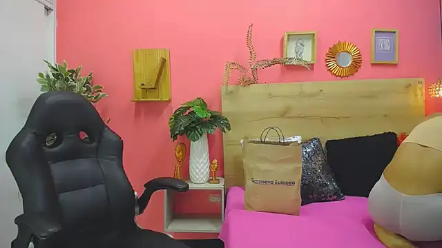 aslyhernandez 7 online show from March 31, 10:28 am