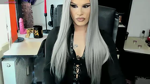 EvelynLexy online show from April 19, 12:17 pm