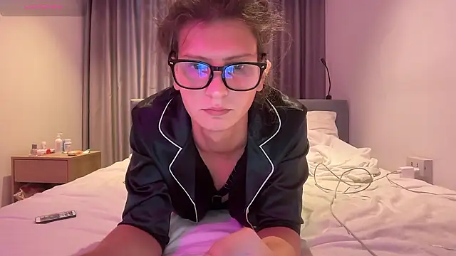 Alice Pinkhead online show from March 30, 6:47 am