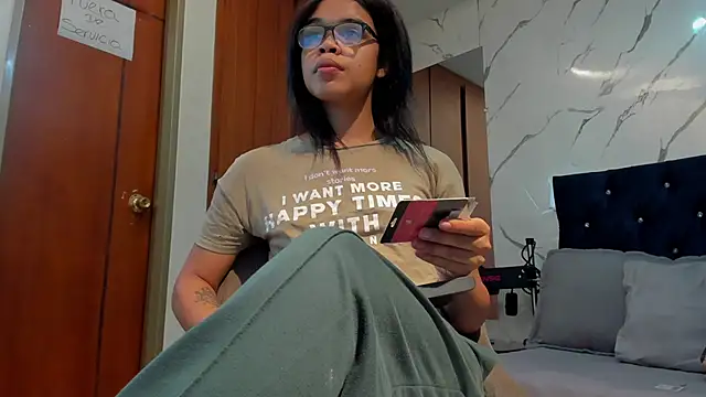 evelyn wine online show from February 10, 7:32 pm