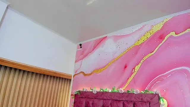 Daisy  rose online show from April 8, 3:08 am