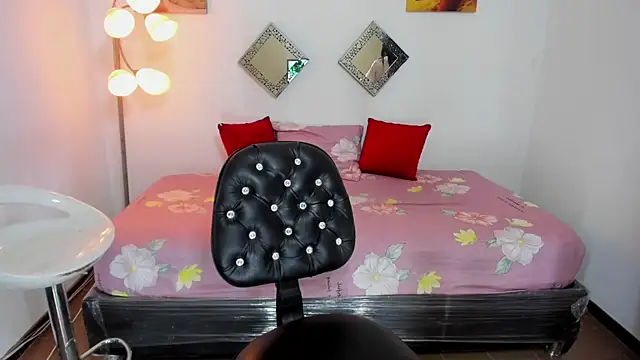 kattadoll online show from January 30, 11:45 pm