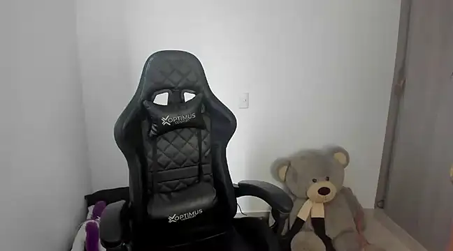 DulceKim69 online show from December 30, 3:57 pm