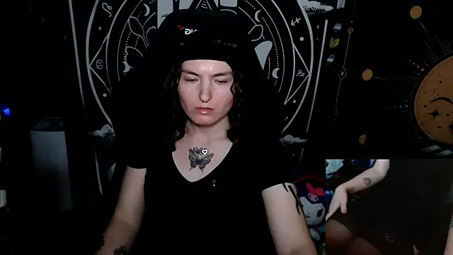 BrandiWRLD 999 online show from October 4, 8:09 pm