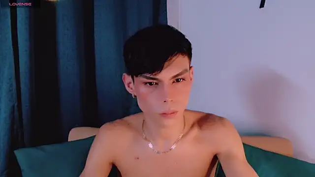 femboykeene online show from January 8, 5:27 am