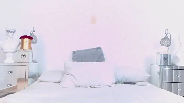 Snapshot of ZikaruRichie chatting on February 13, 1:22 am ZikaruRichie online show from February 13, 1:22 am