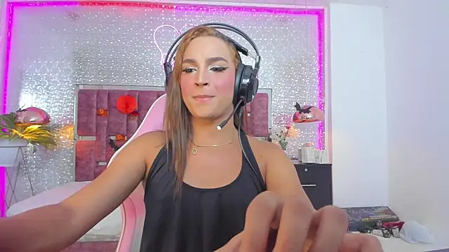 KylieVictoria online show from October 24, 5:45 am