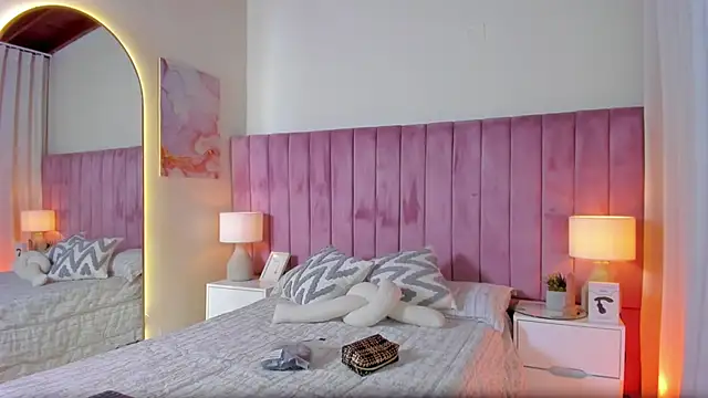 Aleja arango1 online show from January 12, 7:54 pm