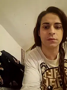 Snapshot of perla97 chatting on December 7, 5:04 pm perla97 online show from December 7, 5:04 pm