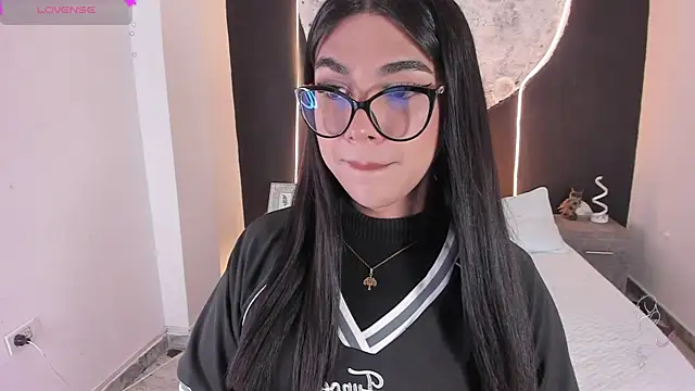 RoseCassie online show from November 26, 2:30 pm