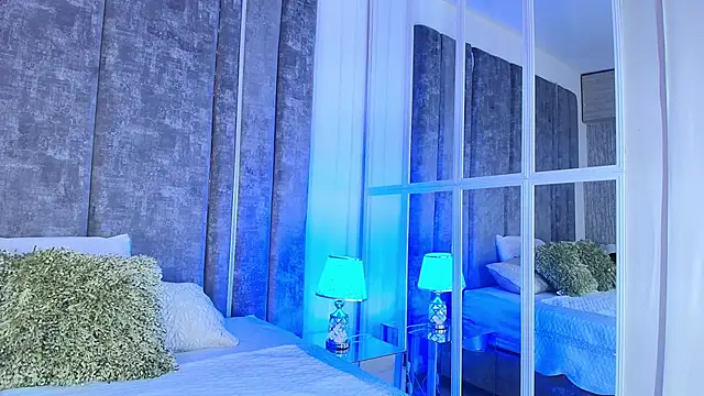 AliDiaz  online show from April 4, 6:50 pm