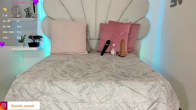 Danielaangelina online show from April 18, 5:42 am