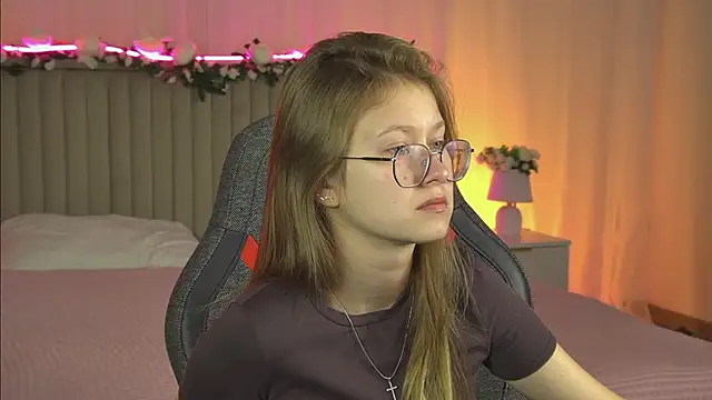 EveMundie online show from October 6, 6:24 am