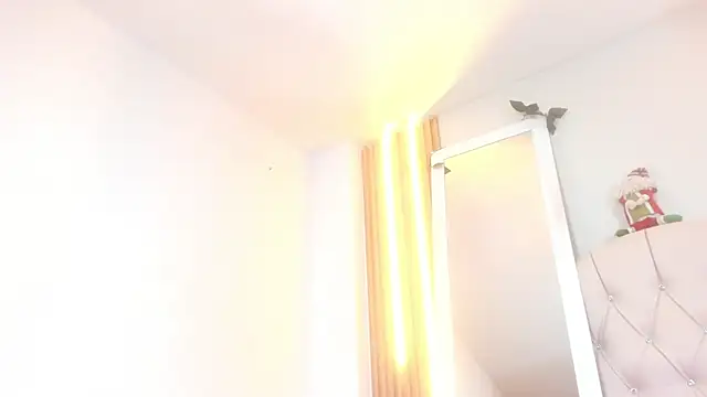 Alexa Bravva online show from December 19, 4:40 am