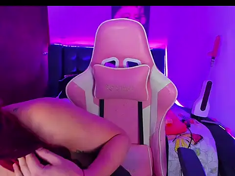 Aleja monnroe online show from October 31, 1:59 am