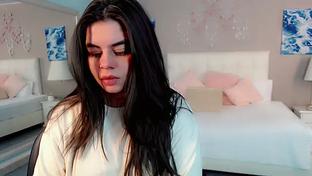 maddissonivanova online show from April 19, 7:05 pm