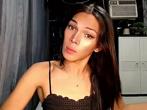 ladyhotcuming online show from June 18, 12:43 pm