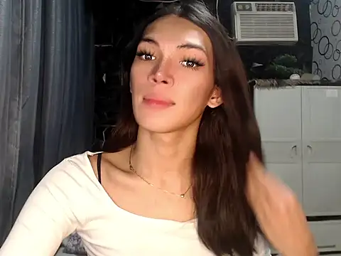 ladyhotcuming online show from July 5, 9:10 pm