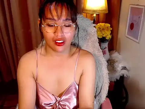 urmidnightcravingsxx online show from April 17, 11:50 pm