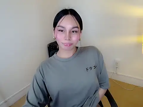 holly tabby online show from February 1, 1:15 am