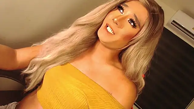 SissifyMeNow online show from October 25, 4:24 pm