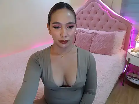 ur seductivelaura online show from April 23, 5:26 am