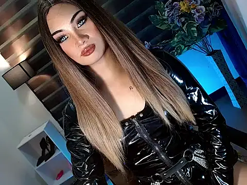 Snapshot of Bella_subhunterx chatting on September 23, 3:01 am Bella subhunterx online show from September 23, 3:01 am