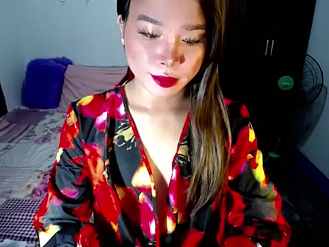 Urassiansweetcummer online show from October 29, 2:09 am