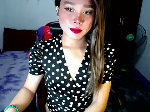 Urassiansweetcummer online show from November 26, 2:14 am