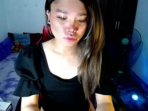 Urassiansweetcummer online show from April 17, 1:41 am