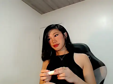 Maxine Sucks online show from September 12, 9:38 am