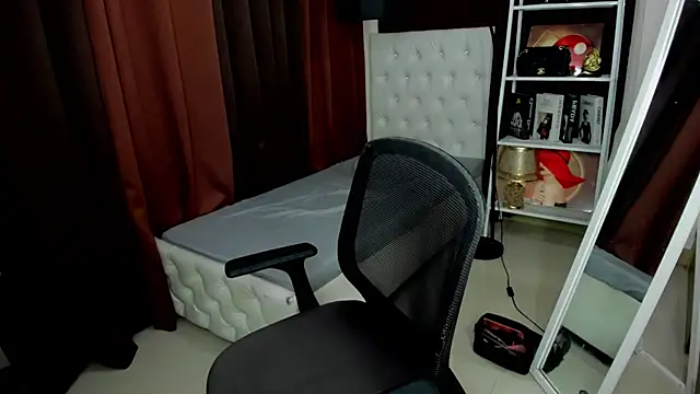 naughtytskim online show from September 11, 12:35 pm