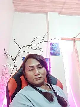 hella queen online show from January 14, 8:23 am