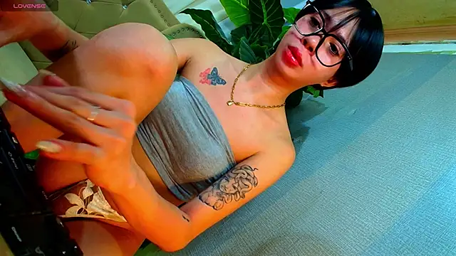 UrMassiveCockSabrinaOnTop online show from October 24, 6:57 pm