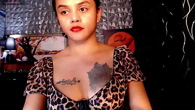 Snapshot of Asiansignificantxx chatting on October 7, 1:34 pm Asiansignificantxx online show from October 7, 1:34 pm