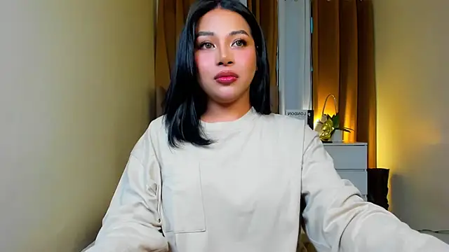 LauraLoove online show from December 1, 9:23 am