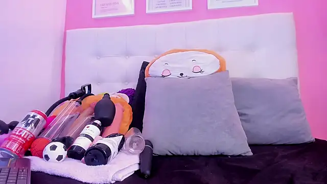 Willow Wright online show from March 11, 2:21 pm