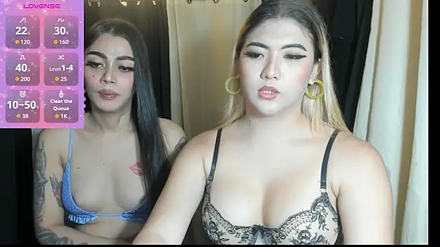 Snapshot of Sexyts4uxxx chatting on October 13, 9:10 am Sexyts4uxxx online show from October 13, 9:10 am