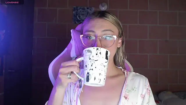 Andrea camilaaa online show from April 15, 11:04 am