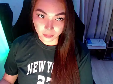 HolLyFaaCKer online show from March 12, 3:39 pm