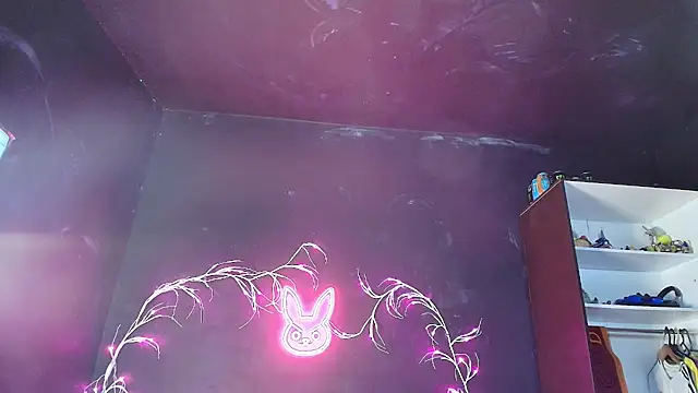 noahxtar online show from December 20, 8:42 am