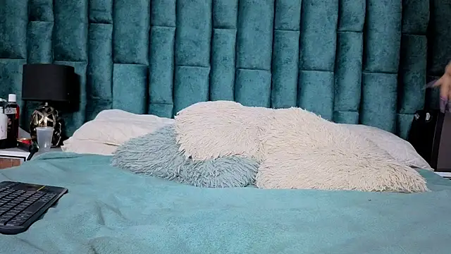 Emma Foxi online show from February 17, 8:05 pm