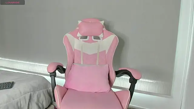 kendal hot01 online show from November 28, 7:26 pm