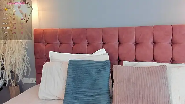 victoria decapri online show from January 14, 7:34 pm