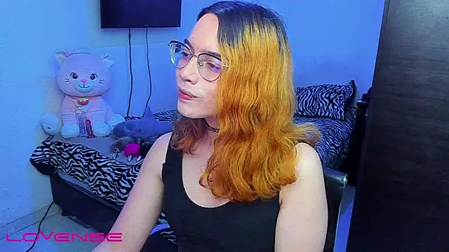 Snapshot of lillykittyy chatting on October 23, 2:04 am lillykittyy online show from October 23, 2:04 am
