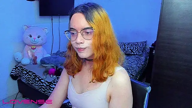 Snapshot of lillykittyy chatting on October 24, 2:05 am lillykittyy online show from October 24, 2:05 am