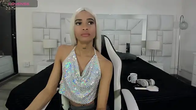 Dahlia Moss online show from November 29, 4:14 am