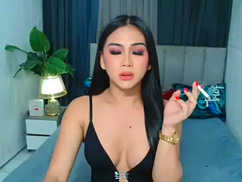 ashleyhugeTs online show from February 12, 6:25 pm