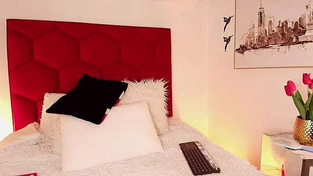 Alaia Snow online show from November 24, 9:05 pm