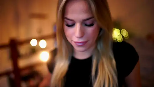 Emilyvanroessel online show from October 1, 11:33 am